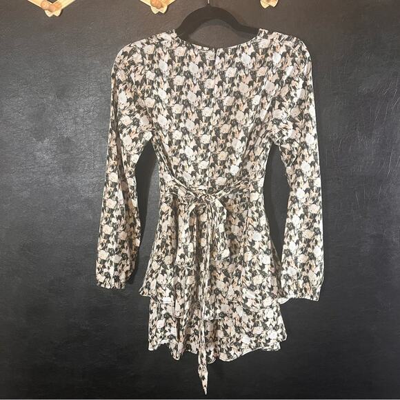 Guuleen Black And Cream Romper Size Small‎ - Picture 2 of 11